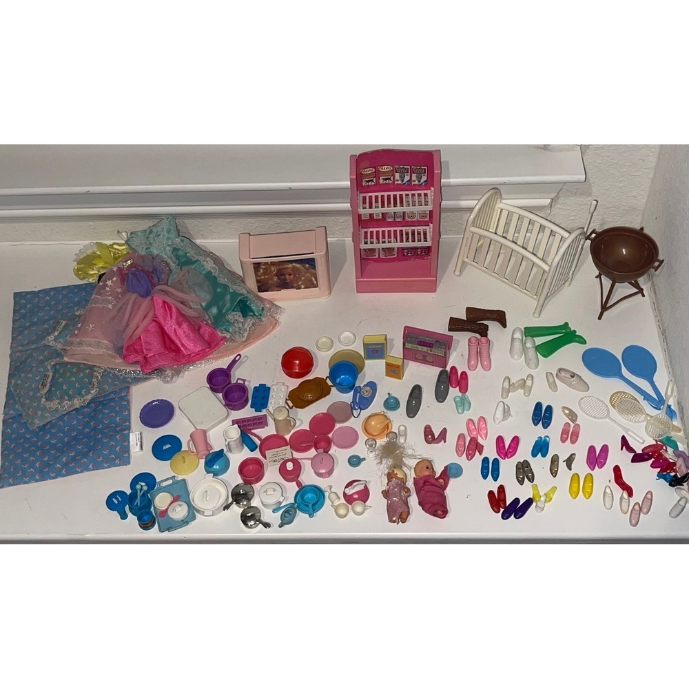 Barbie Vintage Accessories LOT Shoes,‎ Kitchen, Baby, TV, Bedding, Radio, Crib